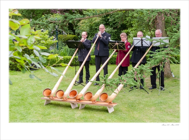 tl_files/jagdhorn/content/Bilder 2015/2015.05.22_MaiandachtBeerlage_FamilieBehtge.jpg
