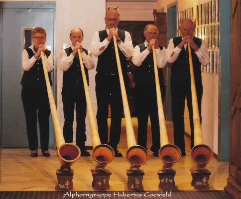 tl_files/jagdhorn/content/Bilder 2015/Alphorngruppe Hubertus Coesfeld mit Text.jpg