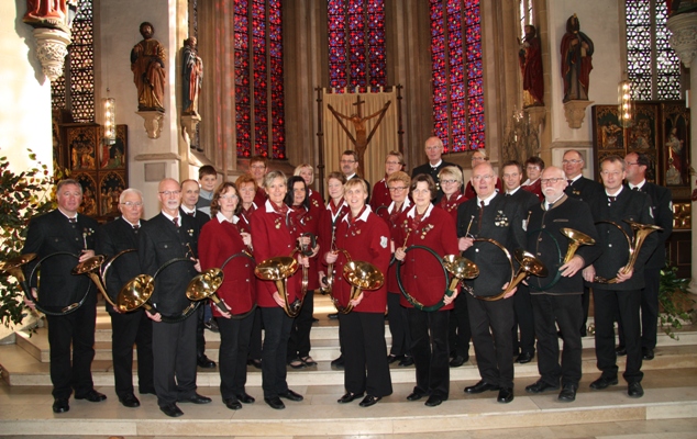 tl_files/jagdhorn/content/Bilder2013/2013.11.03_Gruppenbild_Hubertusmesse.jpg