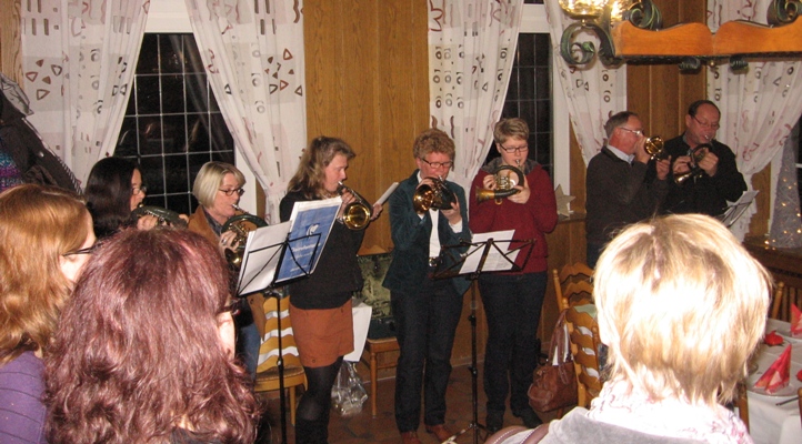 tl_files/jagdhorn/content/Bilder2013/2013.12.11_Weihnachtsfeier_4.jpg